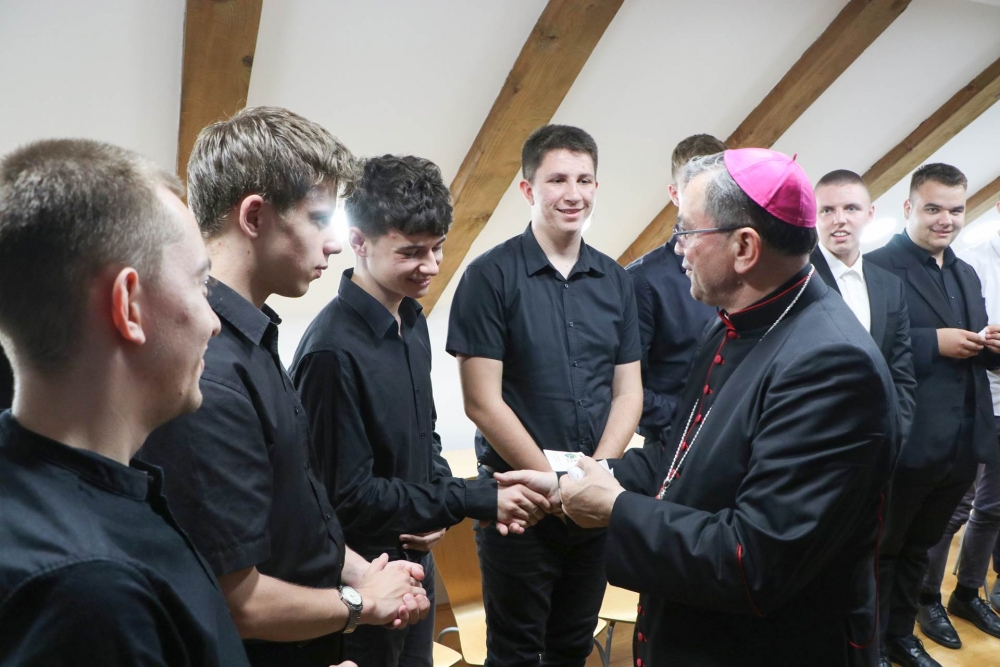 Biskup Ivo Martinović u pratnji tajnika Mateja Silukovića po prvi puta pohodio požeški Kolegij