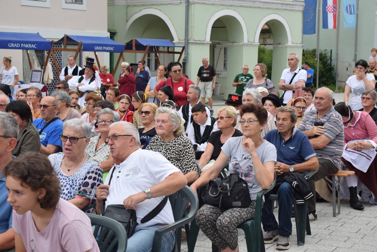 FOTO: 12. smotra folklora u Pakracu