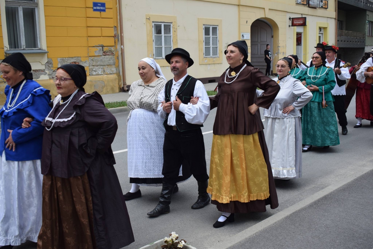FOTO: 12. smotra folklora u Pakracu