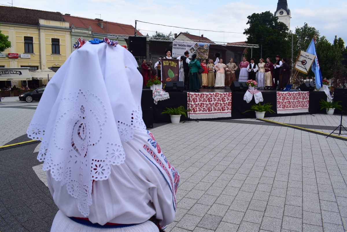 FOTO: 12. smotra folklora u Pakracu