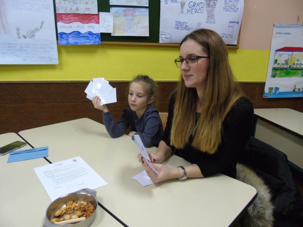 Upoznajte Dorju Pavlović, učenicu generacije veličke škole koja svira klavir, trenira taekwon-do i ide na brojna školska natjecanja