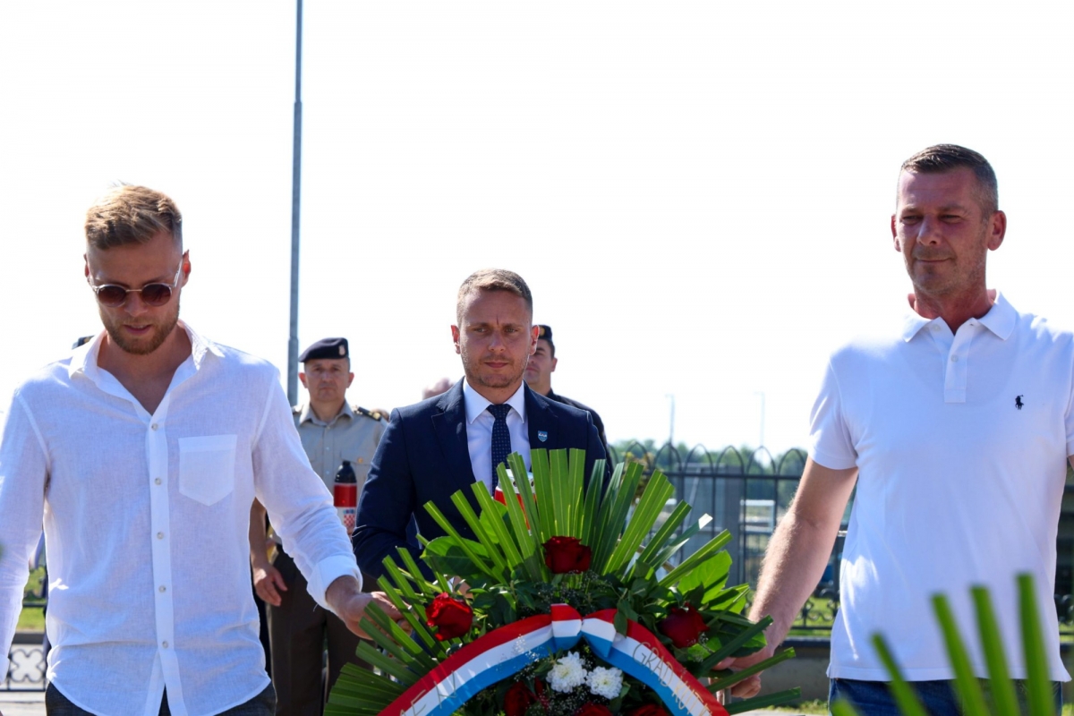 Kutjevački branitelji odavanjem počasti i mimohodom proslavili svoj dan