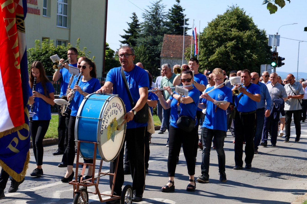 Kutjevački branitelji odavanjem počasti i mimohodom proslavili svoj dan