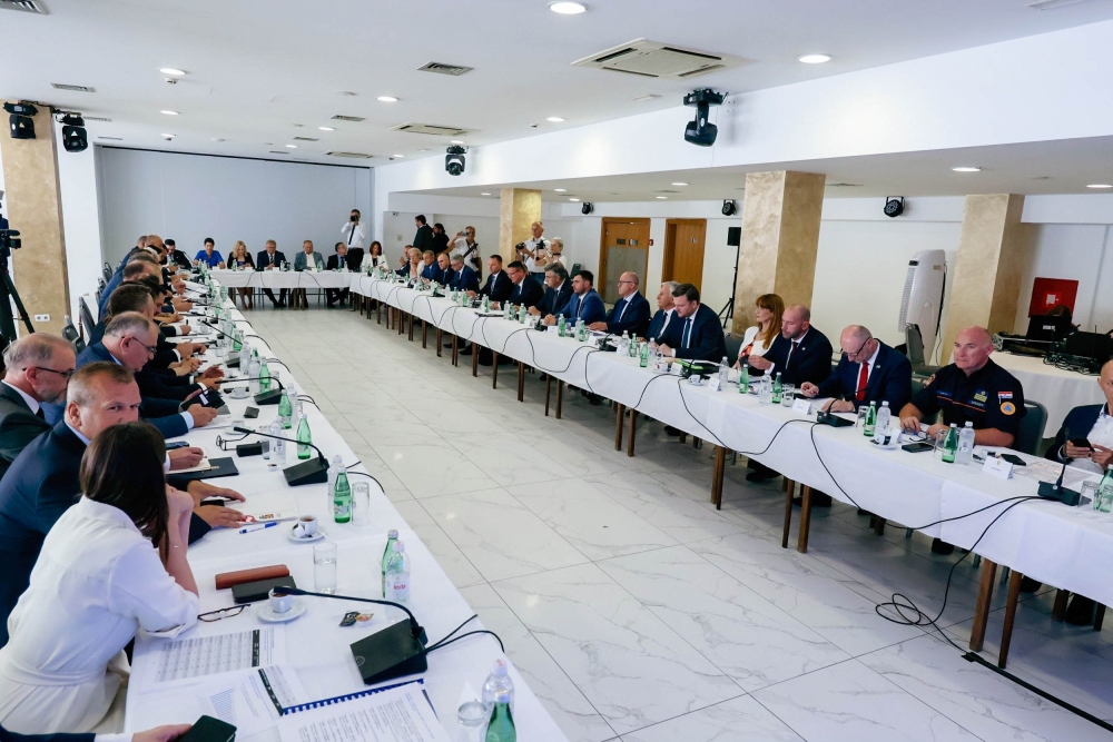 Sastanak Vlade sa županima, predstavnicima Udruge gradova i Hrvatske zajednice općina u Sisku