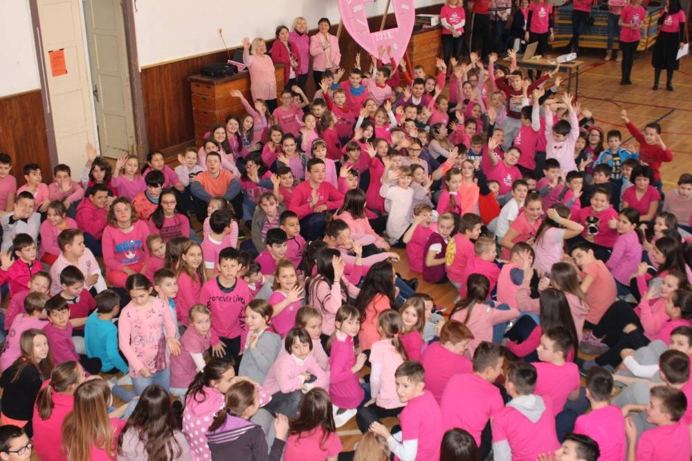 O.Š. Julija Kempfa obilježila ¨Dan ružičastih majica¨