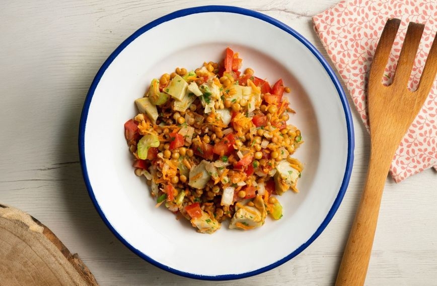 Recept za ljetnu salatu s lećom i povrćem