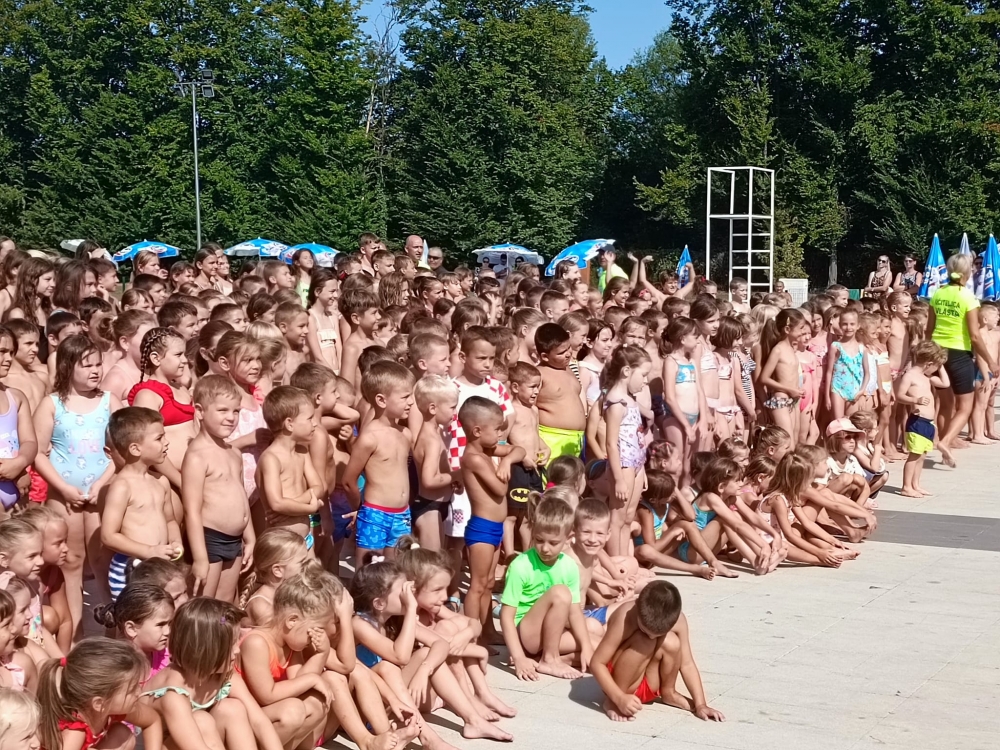 Polaznici Škole plivanja dobili diplome te demonstrirali stečena znanja