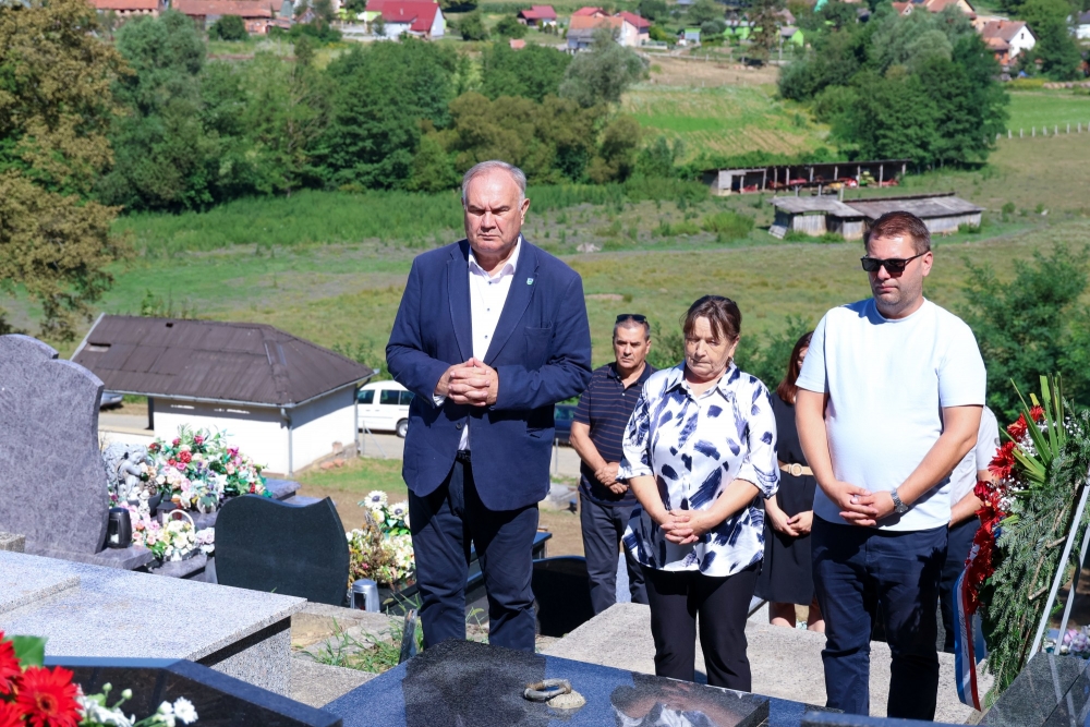 33. obljetnica pogibije hrvatskog branitelja Josipa Kneževića obilježena u N. Ljeskovici