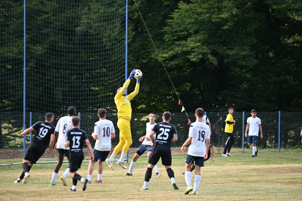 MEMORIJAL POGINULIH BRANITELJA DOBROVCA Lipik 1925 nakon penala obranio naslov
