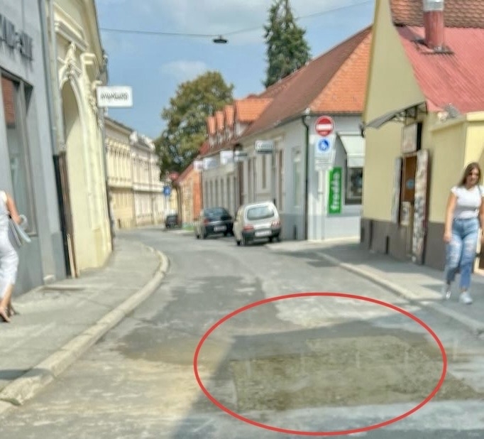 U Županijskoj pukla cijev: “Sva sreća pa ulica nije obnovljena, sad bi raskopali novi asfalt!”