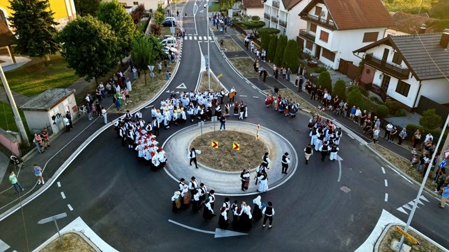 “Pjesmom u jesen” – tradicijski spektakl i ove godine u Zlatnoj Slavoniji