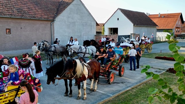 “Pjesmom u jesen” – tradicijski spektakl i ove godine u Zlatnoj Slavoniji