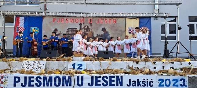 “Pjesmom u jesen” – tradicijski spektakl i ove godine u Zlatnoj Slavoniji