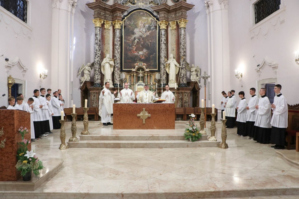 Euharistijsko slavlje sa zazivom Duha Svetoga u požeškoj Katedrali