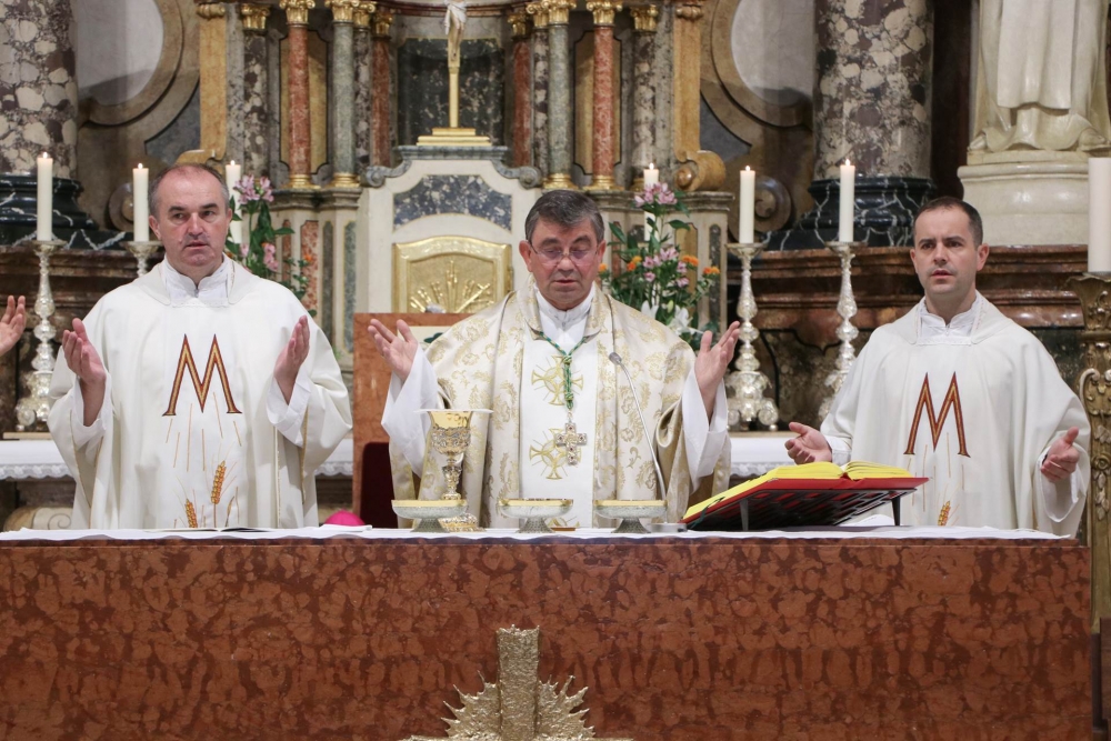 Euharistijsko slavlje sa zazivom Duha Svetoga u požeškoj Katedrali