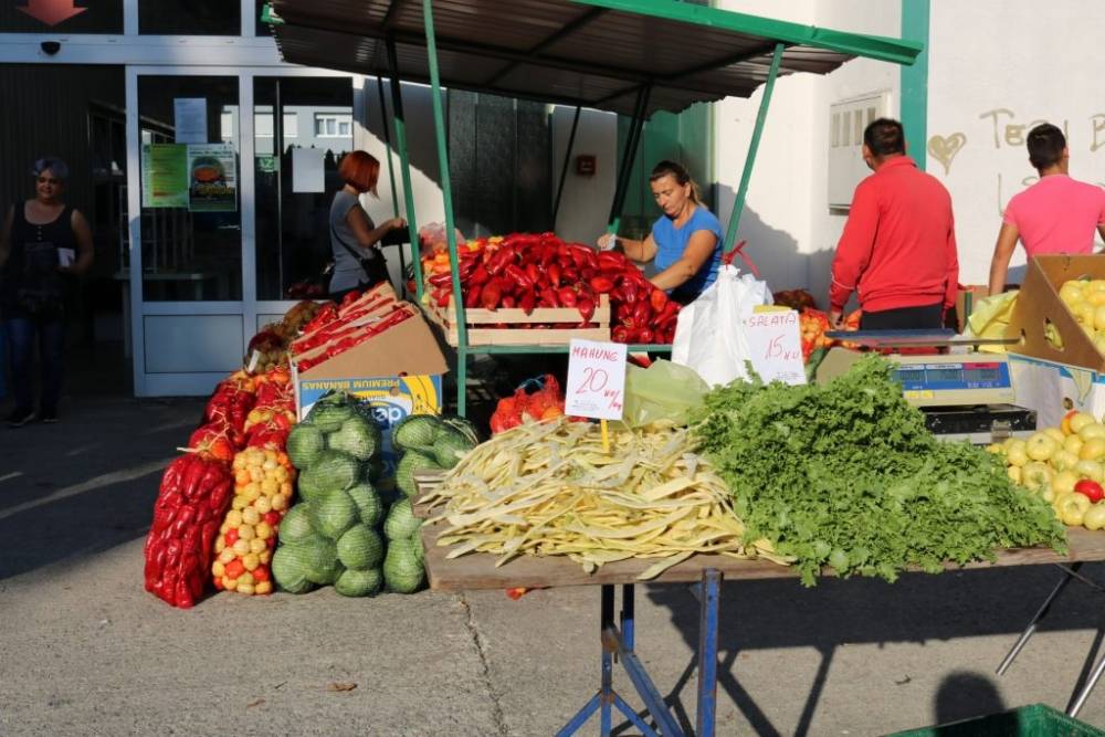 Pakračka tržnica danas: Paprika znatno skuplja nego lani