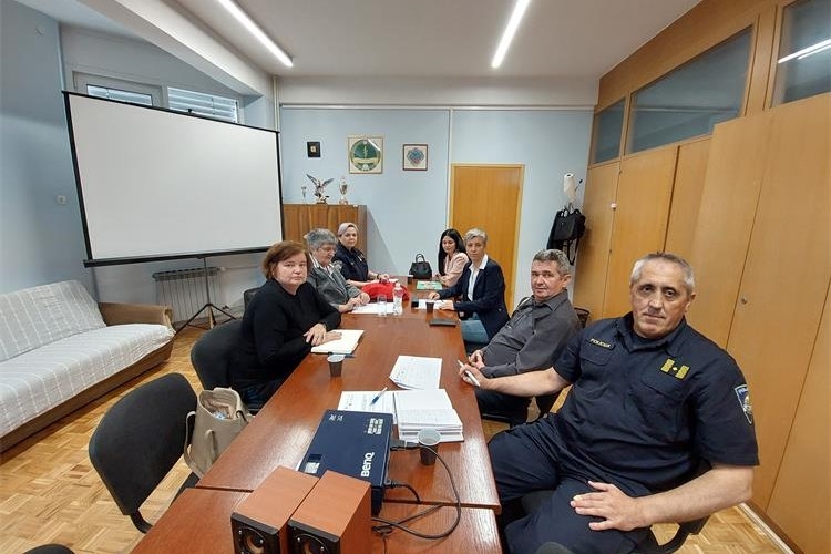 Održan sastanak policijskih službenika s predstavnicima Centra za podršku i razvoj civilnog društva „DELFIN“