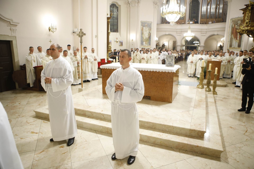 Đakonsko ređenje Ivana i Antuna u požeškoj Katedrali