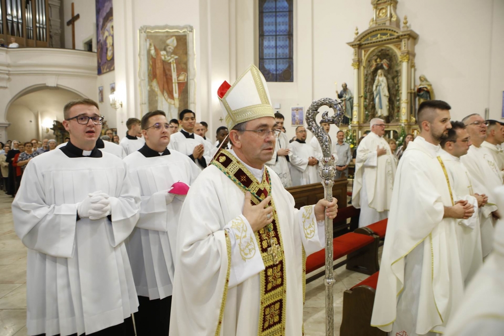 Đakonsko ređenje Ivana i Antuna u požeškoj Katedrali