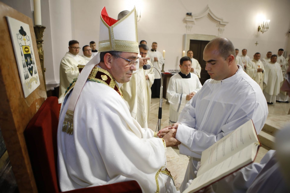 Đakonsko ređenje Ivana i Antuna u požeškoj Katedrali