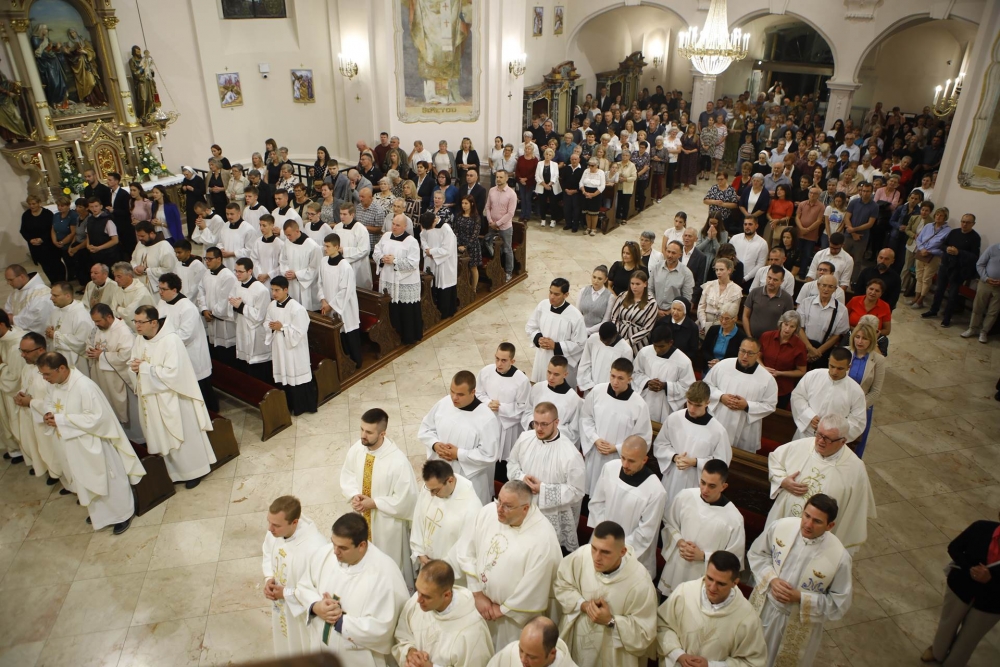 Đakonsko ređenje Ivana i Antuna u požeškoj Katedrali