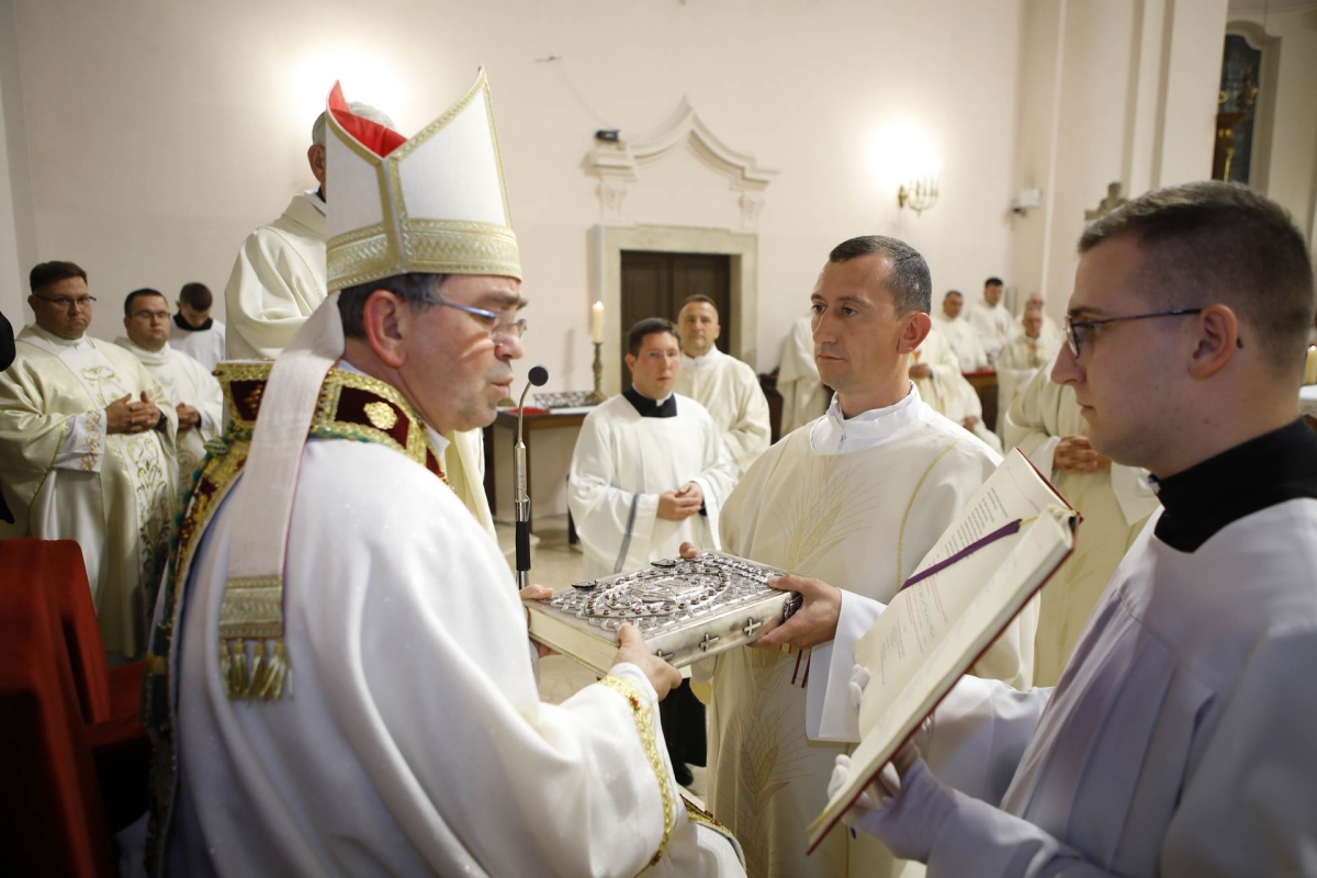 Đakonsko ređenje Ivana i Antuna u požeškoj Katedrali