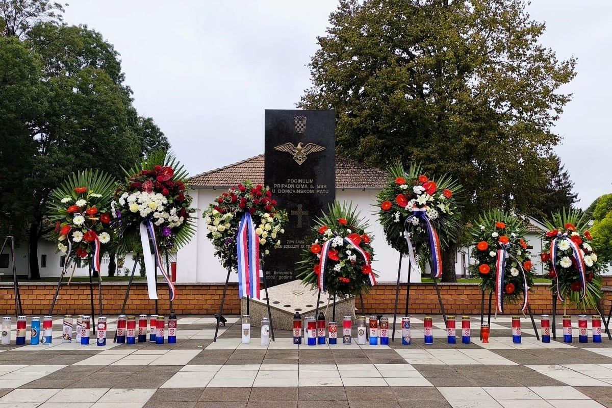 FOTO: ’Slavonski sokolovi“ otvorili vrata svoje vojarne i oduševili brojne okupljene građane