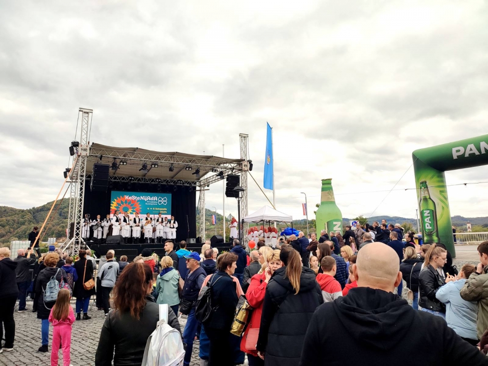 Planinari HPD ’Sokolovac’ Požega pohodili 27. ’Kestenijadu’ u Hrvatskoj Kostajnici