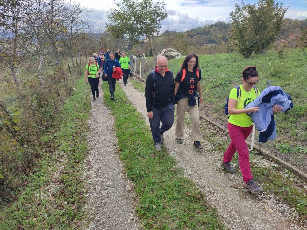 Planinari HPD ’Sokolovac’ Požega pohodili 27. ’Kestenijadu’ u Hrvatskoj Kostajnici