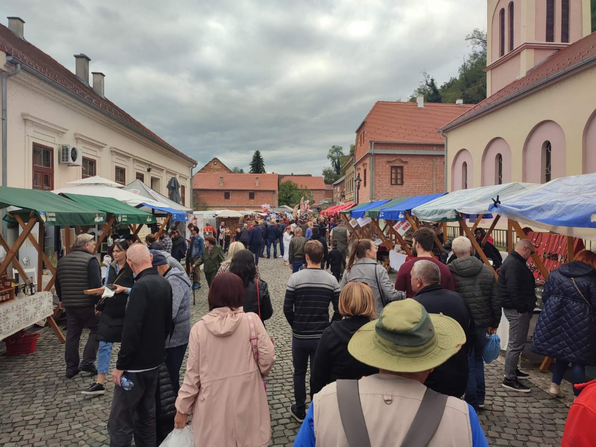 Planinari HPD ’Sokolovac’ Požega pohodili 27. ’Kestenijadu’ u Hrvatskoj Kostajnici