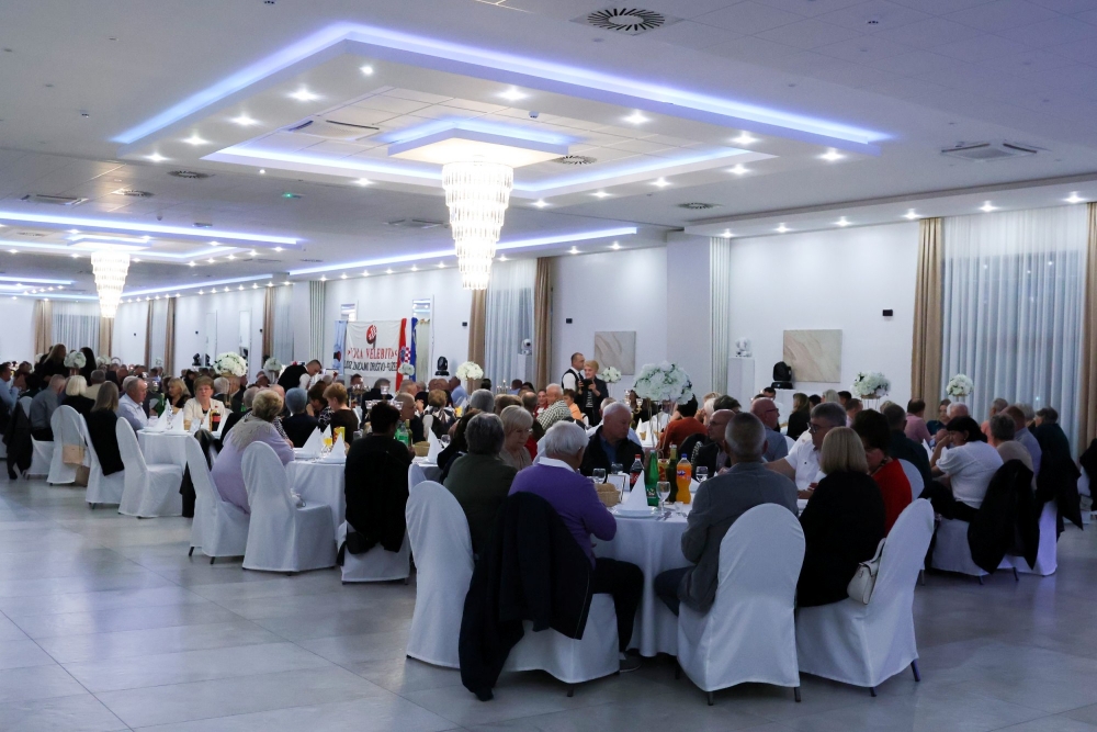 FOTO: Tradicionalna Lička večer okupila tristo Ličana i njihovih gostiju