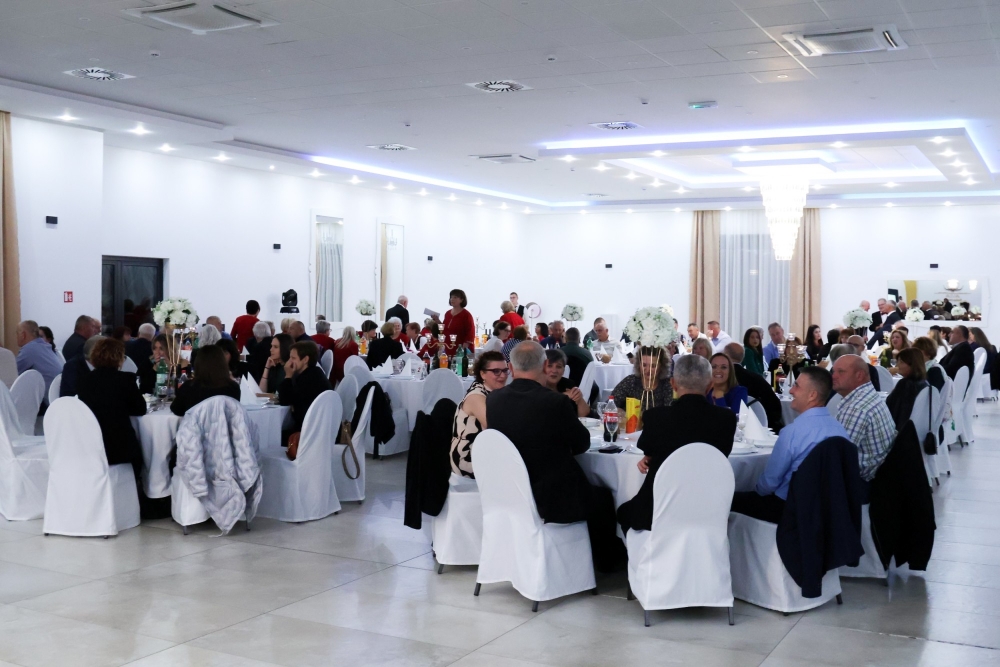 FOTO: Tradicionalna Lička večer okupila tristo Ličana i njihovih gostiju