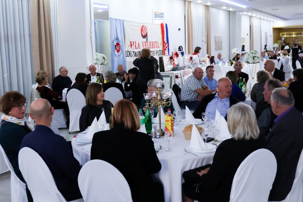 FOTO: Tradicionalna Lička večer okupila tristo Ličana i njihovih gostiju