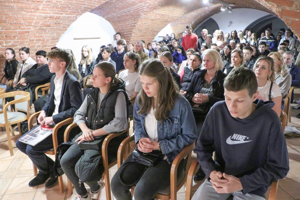 Požeška biskupija dodijelila 175 stipendija učenicima i studentima