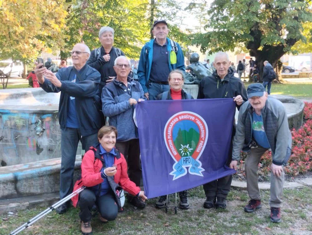 FOTO:  Članovi HPD ’Sokolovac’ Požega pohodili Festival kestena u Petrinji
