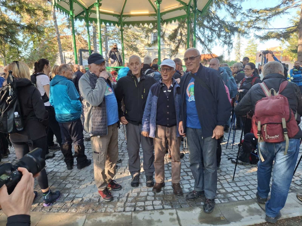 FOTO:  Članovi HPD ’Sokolovac’ Požega pohodili Festival kestena u Petrinji