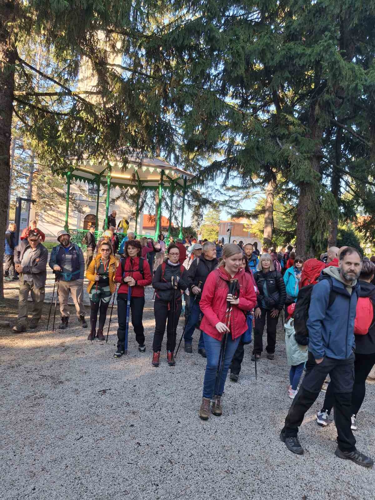 FOTO:  Članovi HPD ’Sokolovac’ Požega pohodili Festival kestena u Petrinji