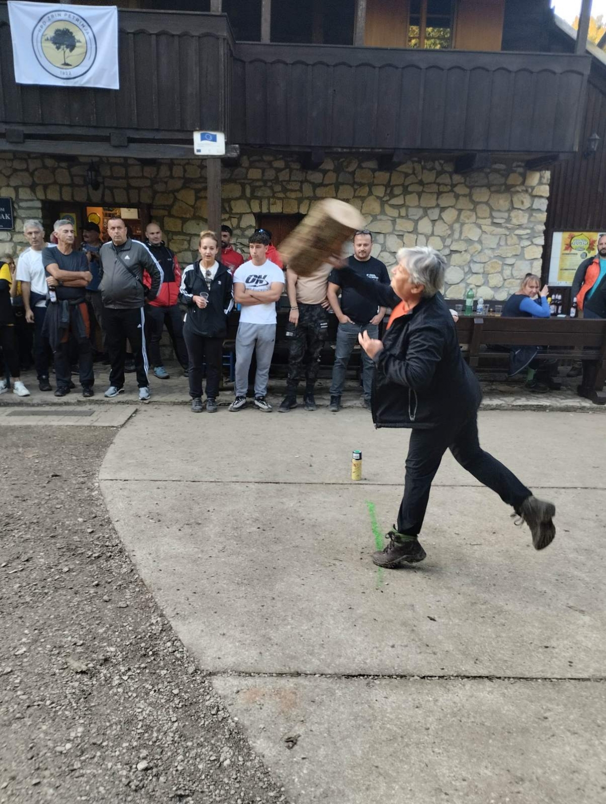 FOTO:  Članovi HPD ’Sokolovac’ Požega pohodili Festival kestena u Petrinji