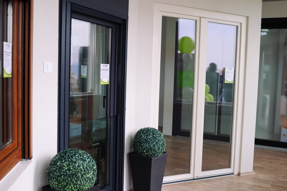 POŽEGA: Otvoren novi salon tvrtke Portes