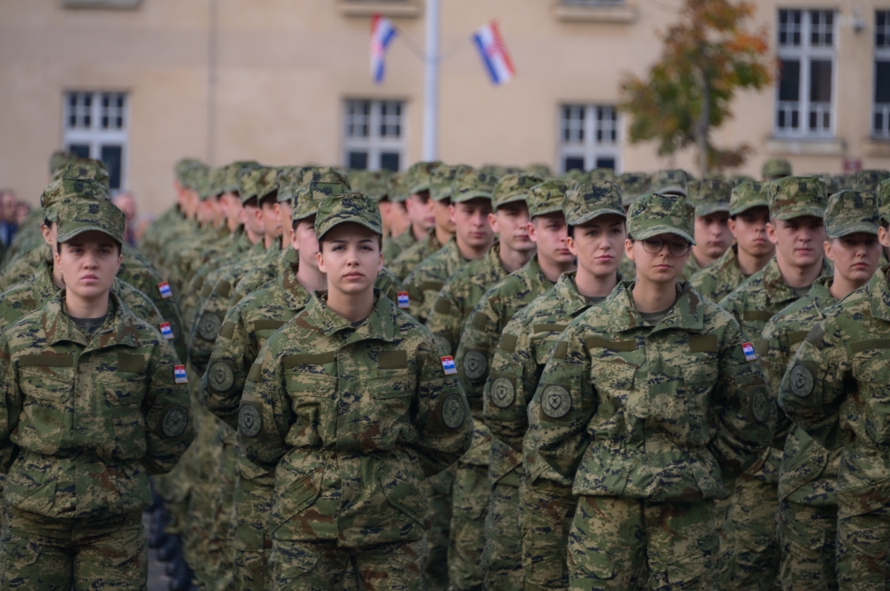 FOTO: Prisega novih ročnica i ročnika u požeškoj vojarni