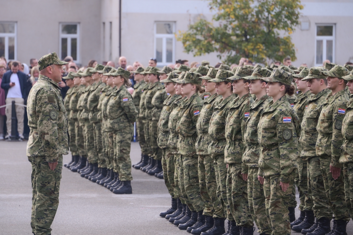 FOTO: Prisega novih ročnica i ročnika u požeškoj vojarni