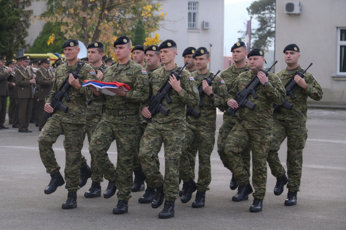 FOTO: Prisega novih ročnica i ročnika u požeškoj vojarni