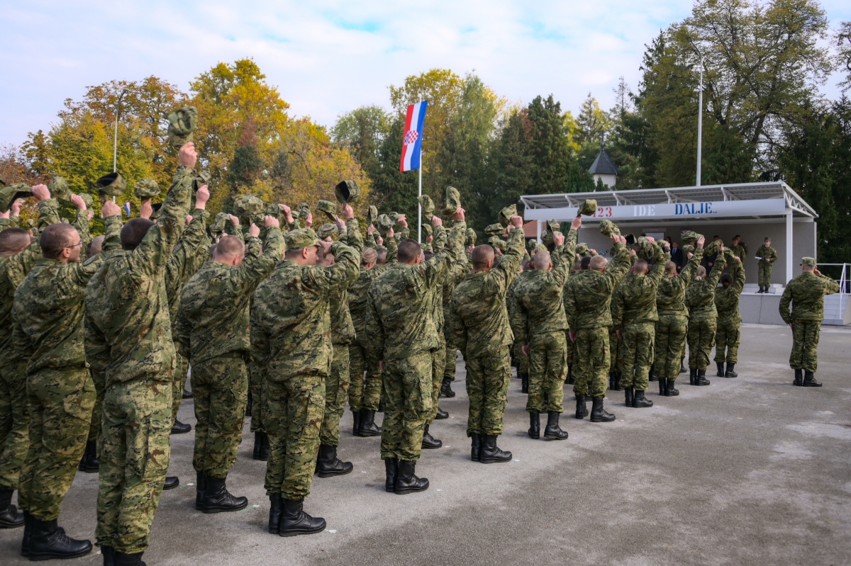 FOTO: Prisega novih ročnica i ročnika u požeškoj vojarni