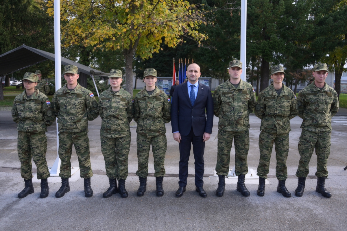 FOTO: Prisega novih ročnica i ročnika u požeškoj vojarni