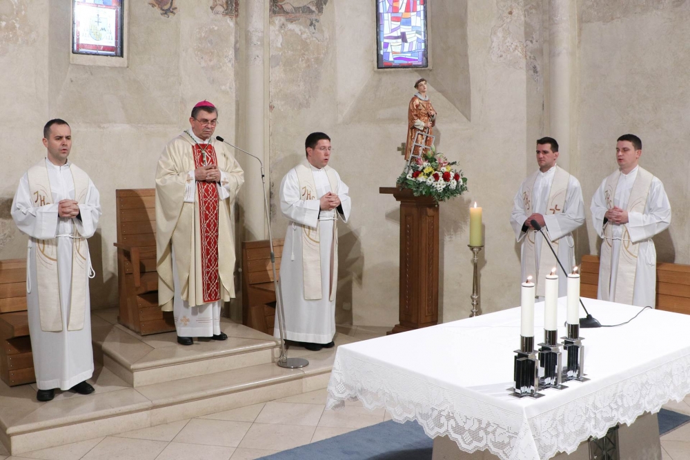 Misa za hrvatske branitelje prigodom Dana sjećanja na žrtvu Vukovara i Škabrnje u Požegi