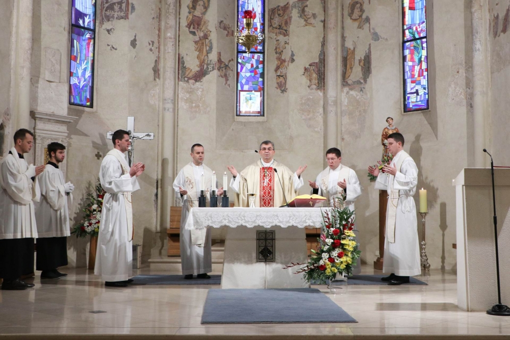 Misa za hrvatske branitelje prigodom Dana sjećanja na žrtvu Vukovara i Škabrnje u Požegi