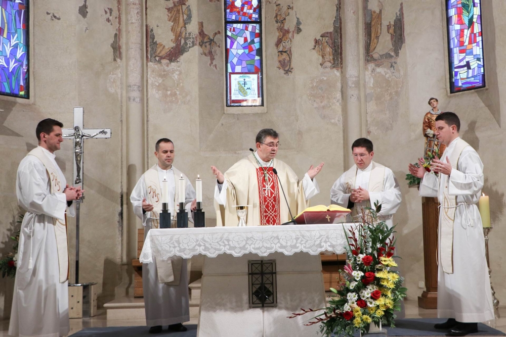 Misa za hrvatske branitelje prigodom Dana sjećanja na žrtvu Vukovara i Škabrnje u Požegi