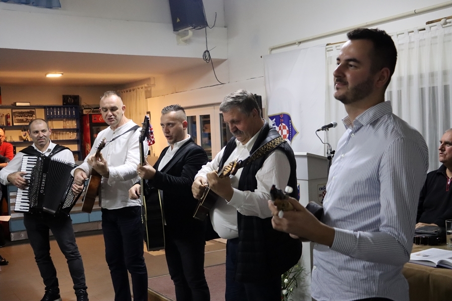 NK ’CROATIA’ MIHALJEVCI: Predstavljena knjiga “Pola stoljeća Nogometnog kluba Croatia Mihaljevci”