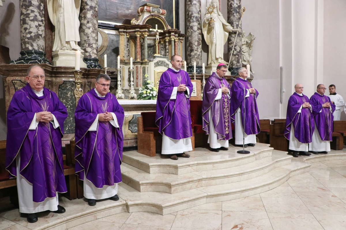 FOTO: Spomen 25. obljetnice požeškog Stolnog kaptola