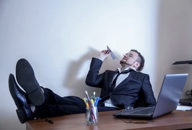 Traži se Neradnik godine, nagrada je 1000 eura